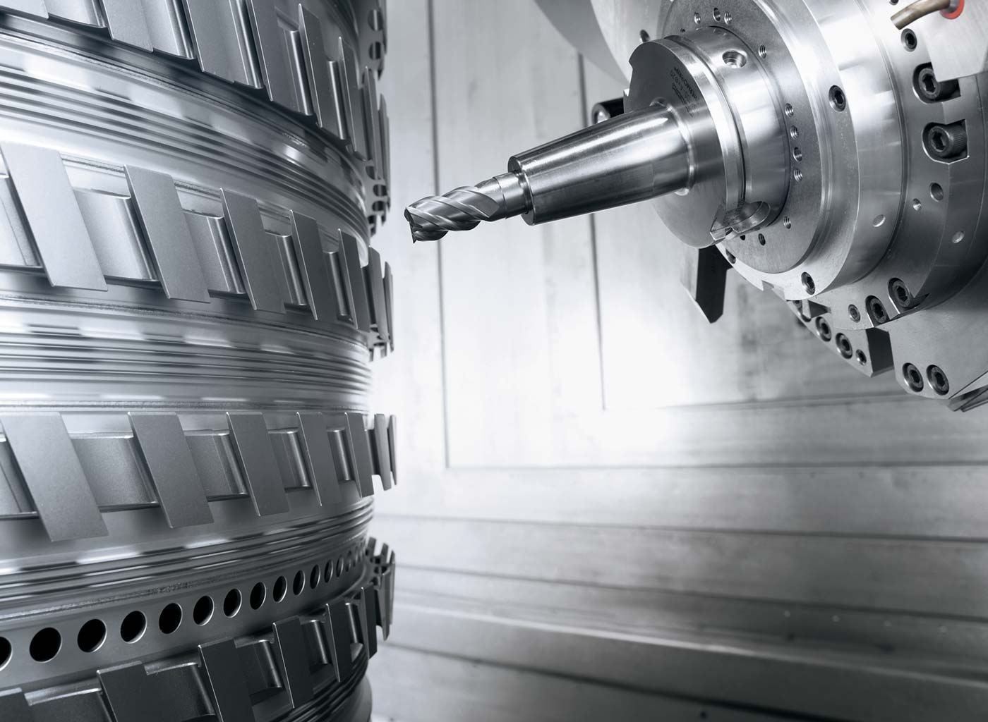 CNC machining head with a mounted tool holder, ready to operate on the workpiece