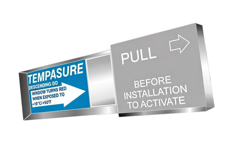 Sensor adhesivo Tempasure de anticongelación con la ventana indicadora sin activar y la lengüeta PULL de activación antes de la instalación.