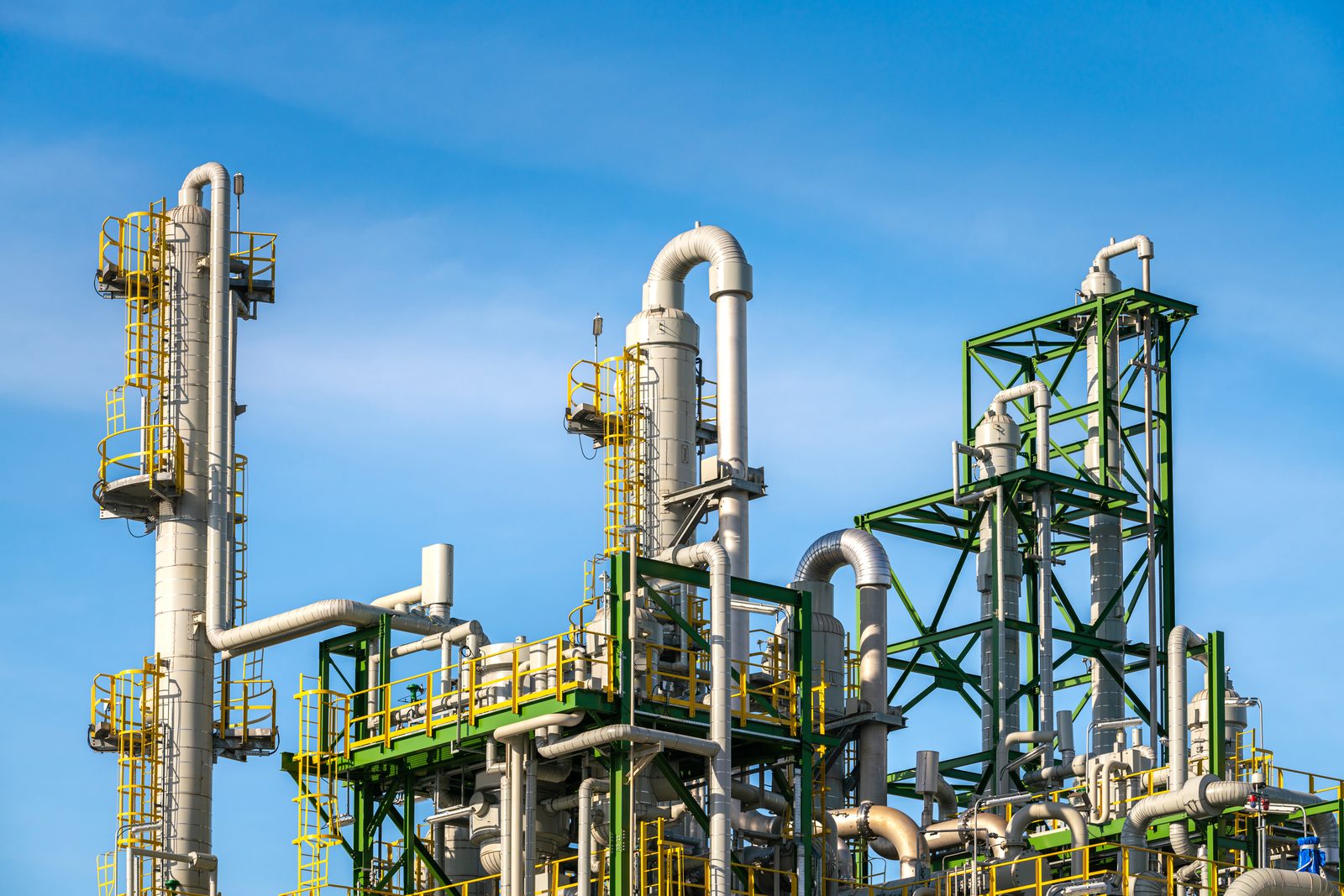 Válvulas e flanges de instalação petroquímica