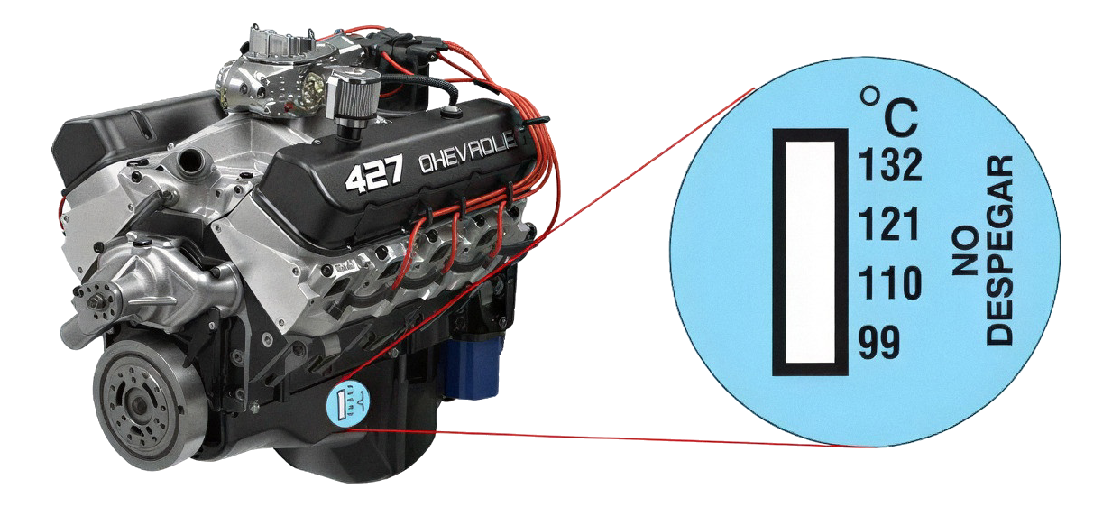 Sensor de temperatura irreversible adhesivo de 25 mm pegado sobre un bloque motor, con la escala de 4 puntos de control (99, 110, 121 y 132 °C) y la indicación «NO DESPEGAR».